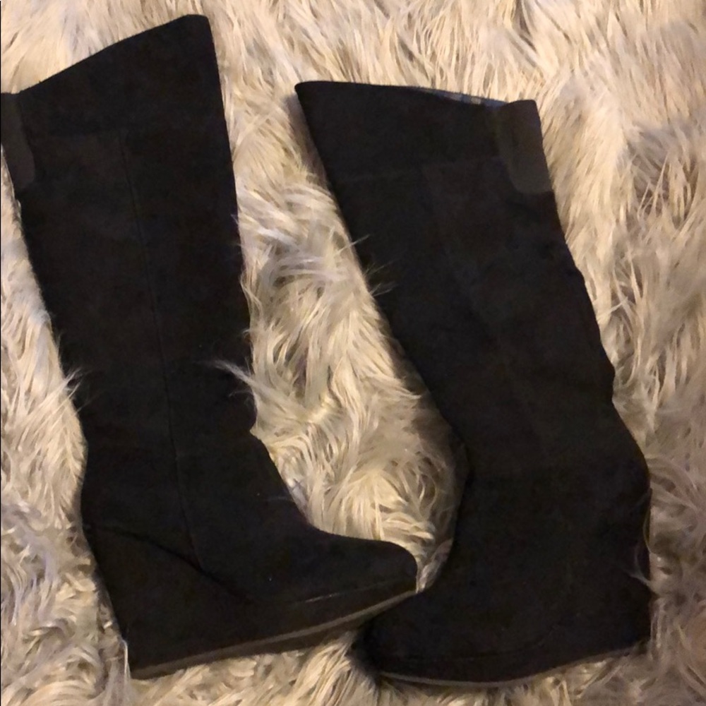 Black knee-high wedged boots